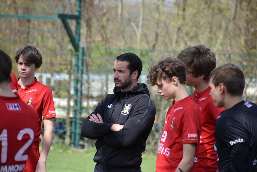 Alexandre avec joueurs de hockey belges